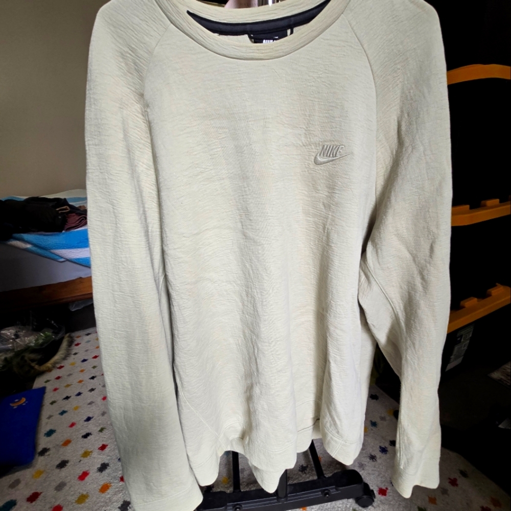 Nike Sportswear Light Olive Crew